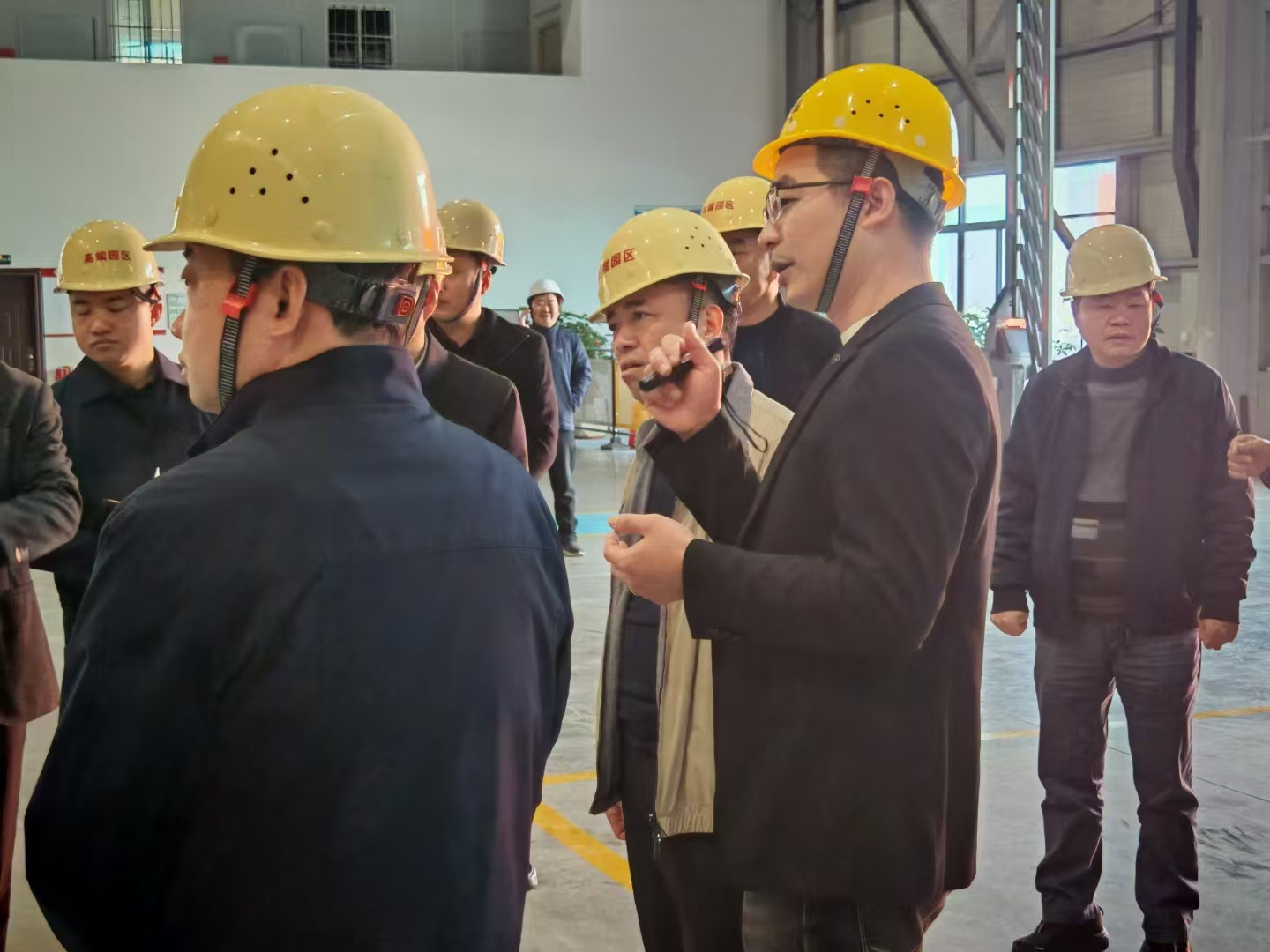 张书记与兰清亮总经理亲切交谈 张书记与兰清亮总经理亲切交谈